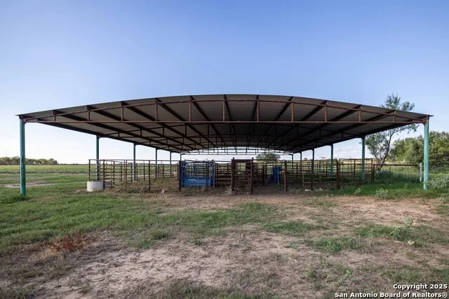 444 County Road 748 Yancey, TX 78886