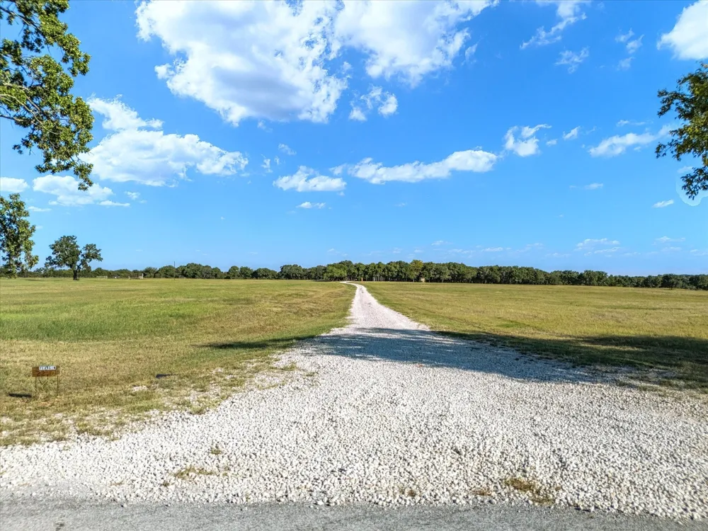 2210 Cardwell Road Ringgold, TX 76261