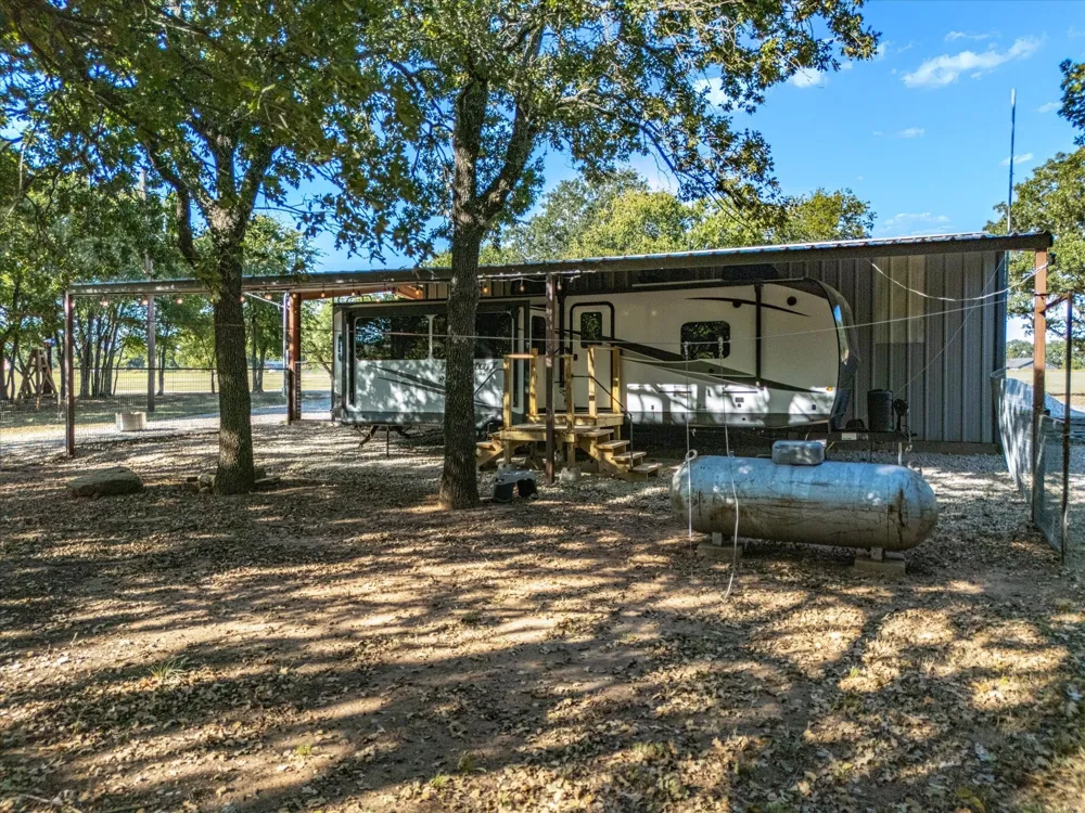 2210 Cardwell Road Ringgold, TX 76261