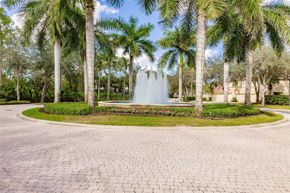 1878 TARPON BAY DRIVE S #102 Naples, FL 34119