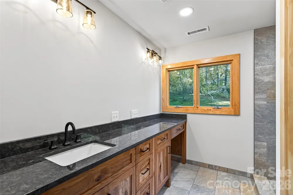 575 Croft Way Bakersville, NC 28705