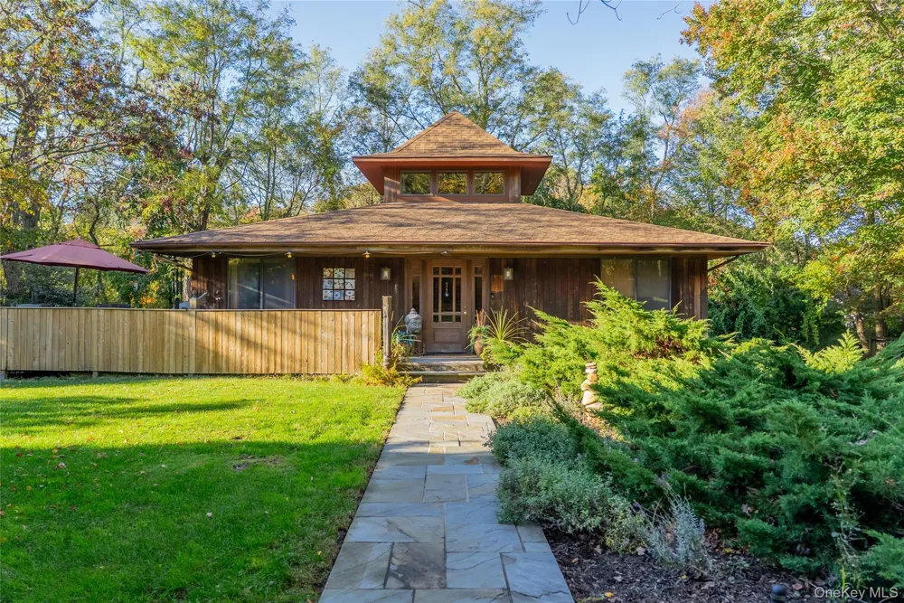 30 Long Bow Wading River, NY 11792