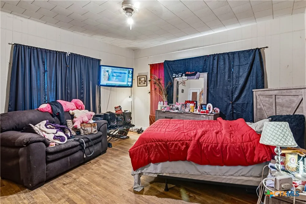 613 E Court Street Seguin, TX 78155