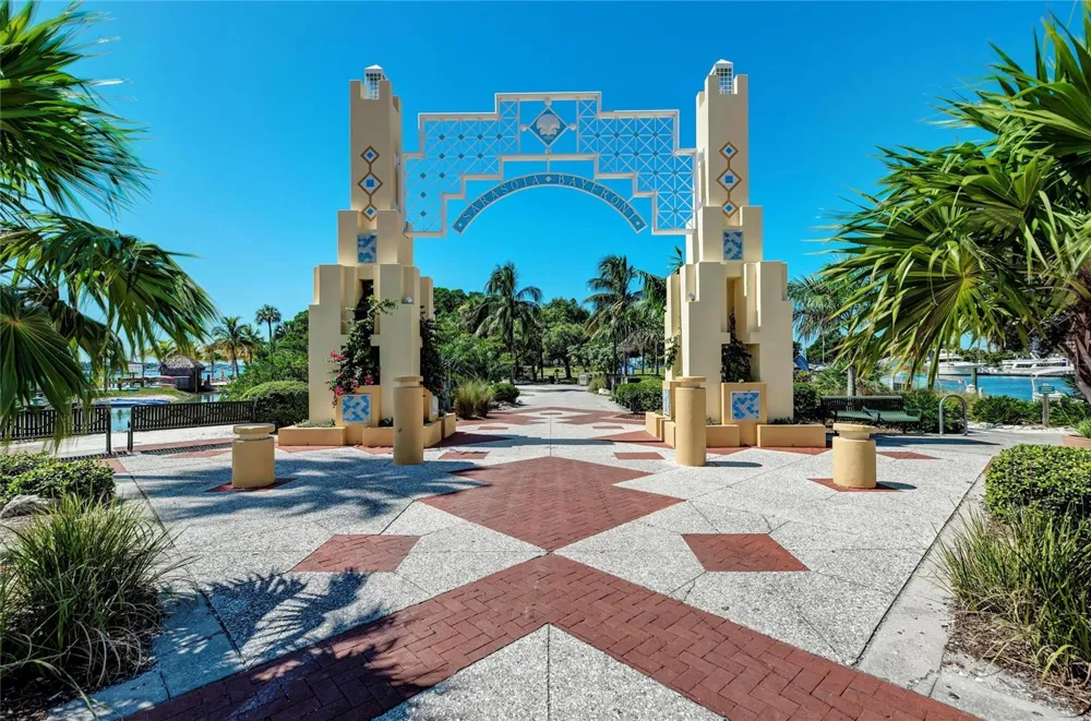 244 WASHINGTON DRIVE Sarasota, FL 34236