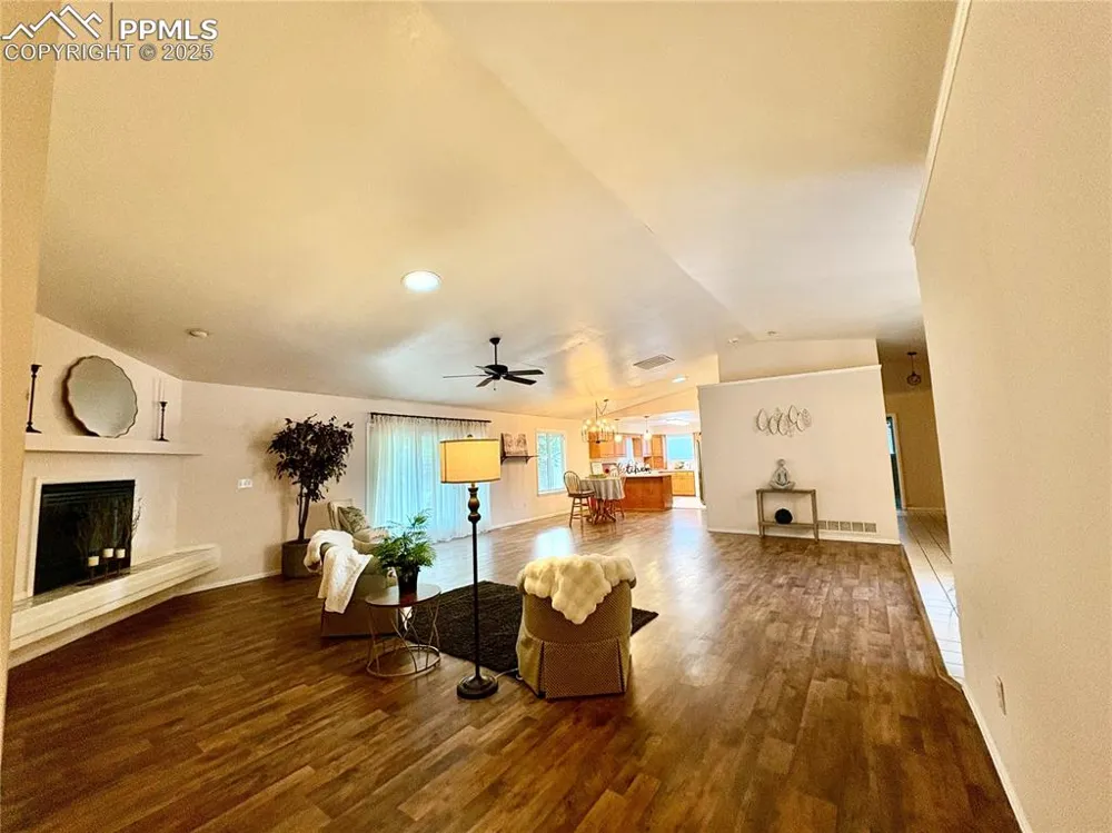 204 Bridle Trail Pueblo, CO 81005