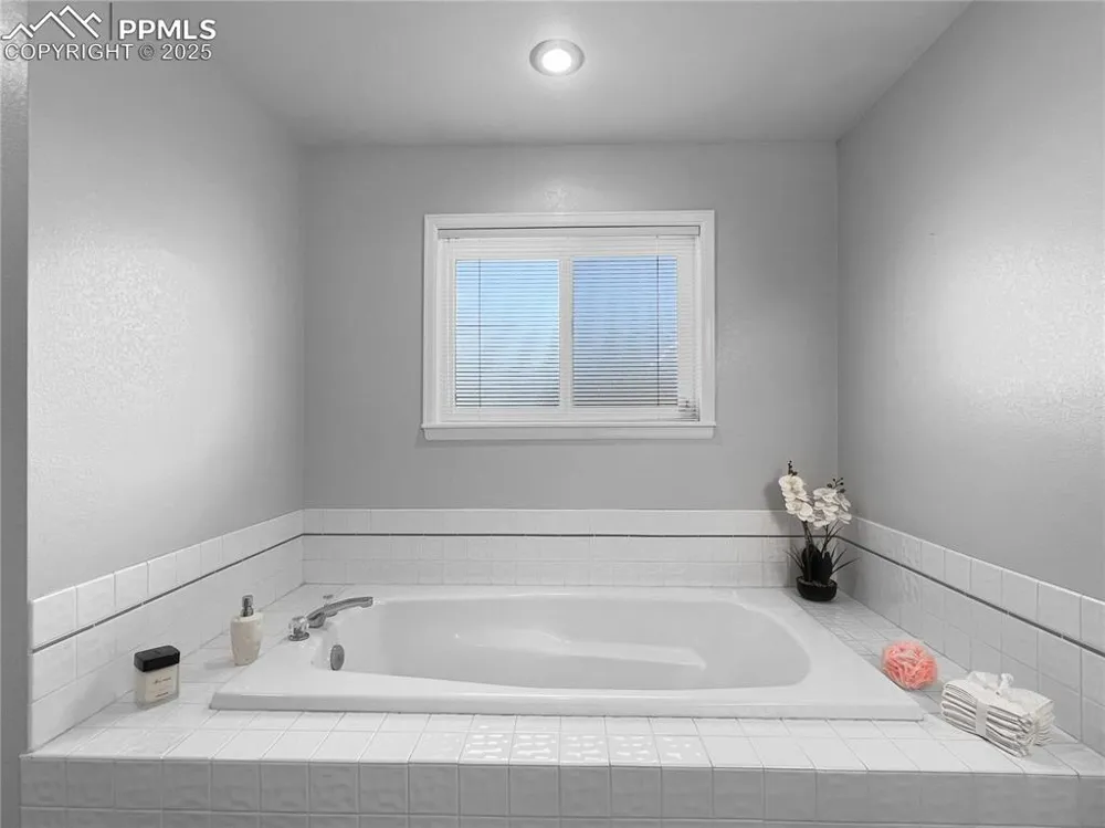 204 Bridle Trail Pueblo, CO 81005