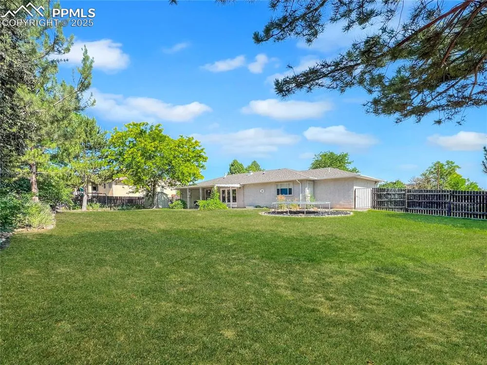 204 Bridle Trail Pueblo, CO 81005