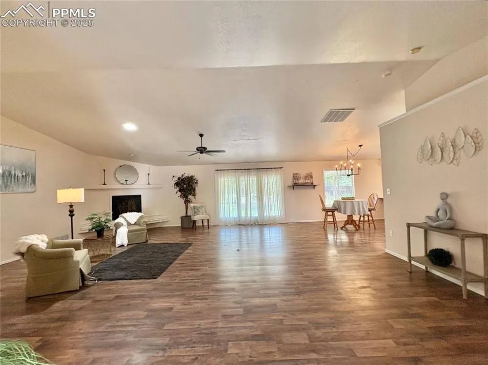 204 Bridle Trail Pueblo, CO 81005