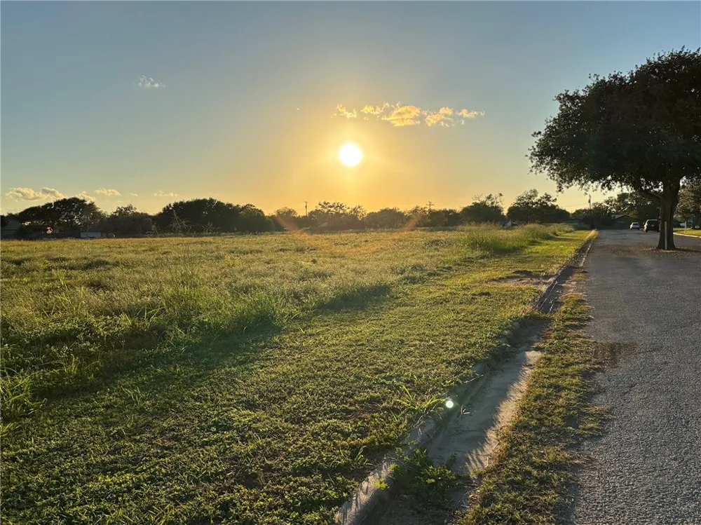 302 W Fannin Street Refugio, TX 78377