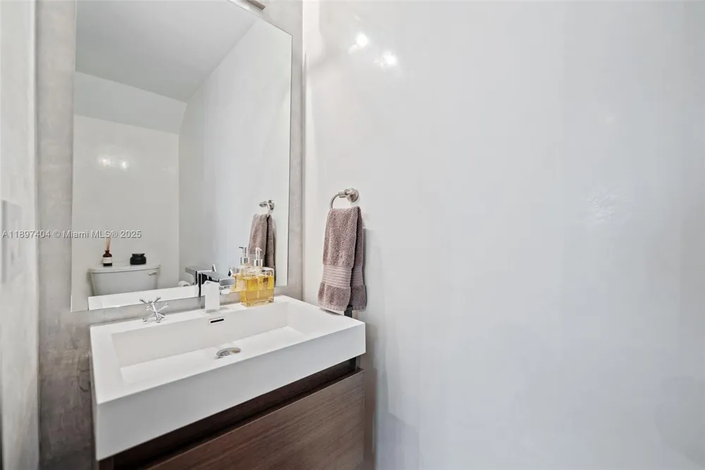 261 Navarre Ave #A-3 Coral Gables, FL 33134