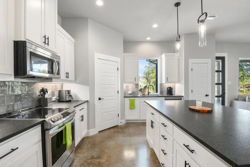 811 County Road 3451 Paradise, TX 76073