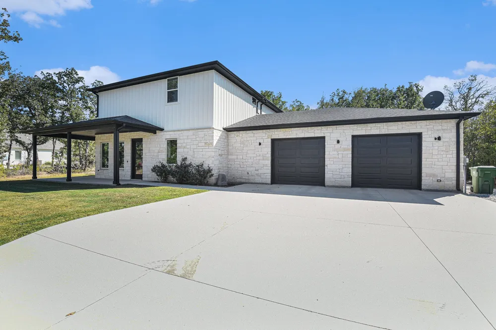811 County Road 3451 Paradise, TX 76073
