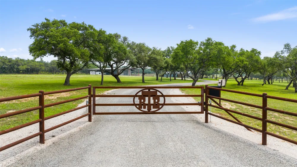 3431 Klett Ranch Road Johnson City, TX 78636
