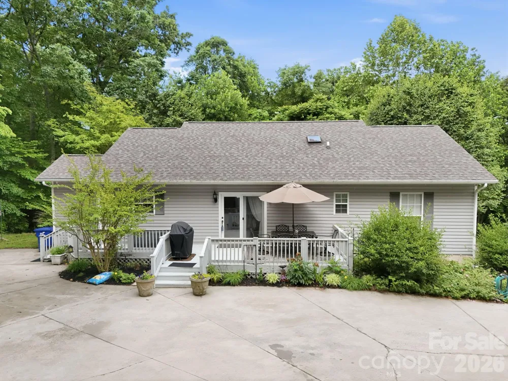 124 Lytle Cove Road Swannanoa, NC 28778