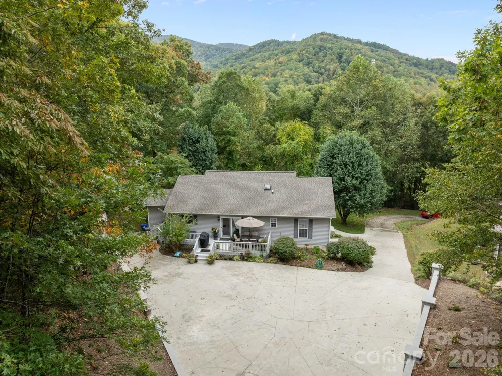 124 Lytle Cove Road Swannanoa, NC 28778