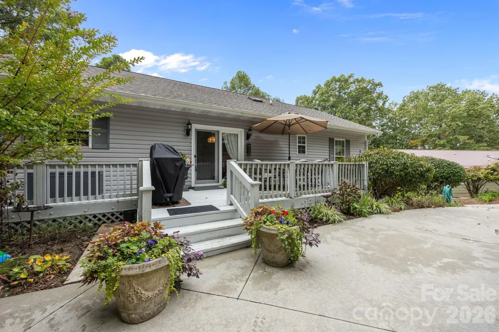 124 Lytle Cove Road Swannanoa, NC 28778