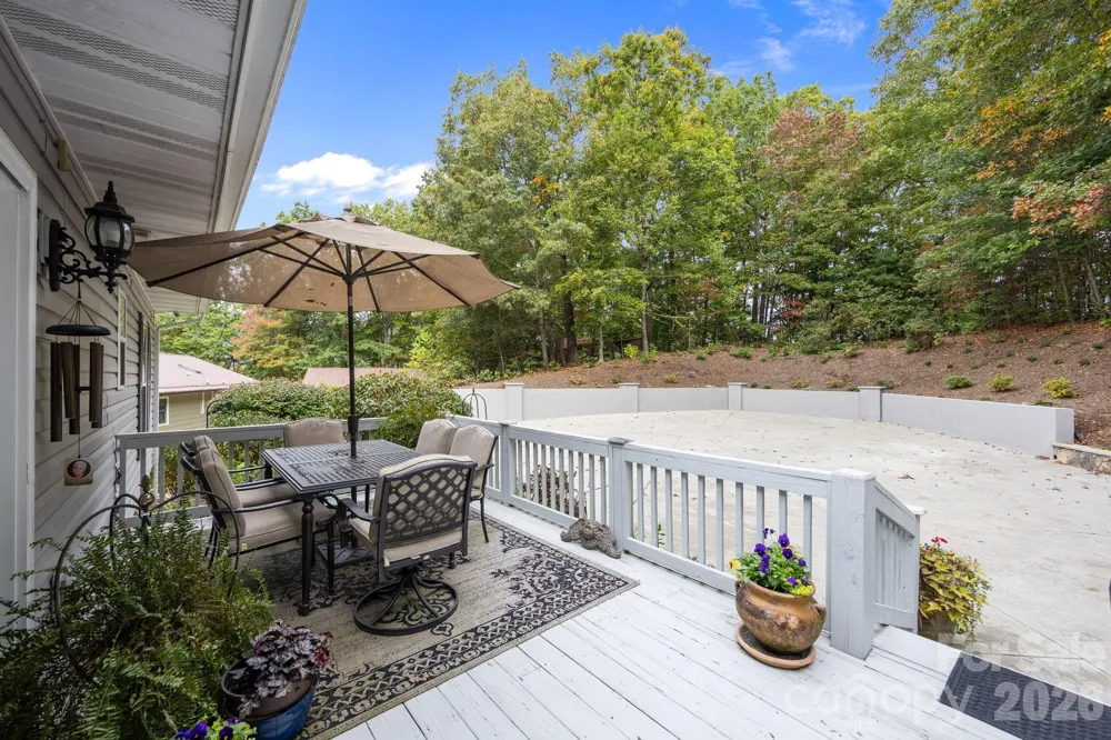 124 Lytle Cove Road Swannanoa, NC 28778