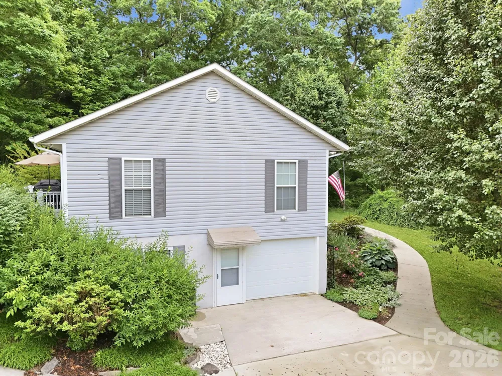 124 Lytle Cove Road Swannanoa, NC 28778
