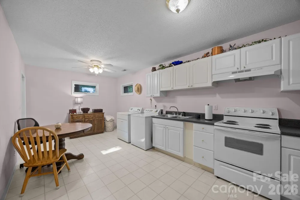 124 Lytle Cove Road Swannanoa, NC 28778