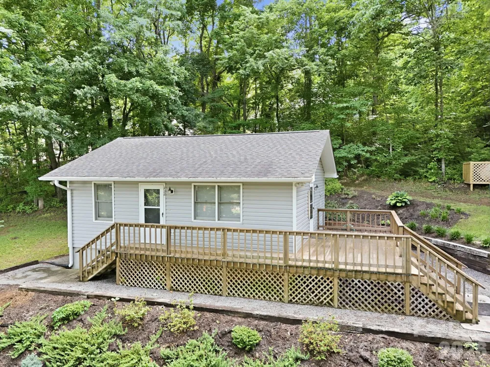 124 Lytle Cove Road Swannanoa, NC 28778