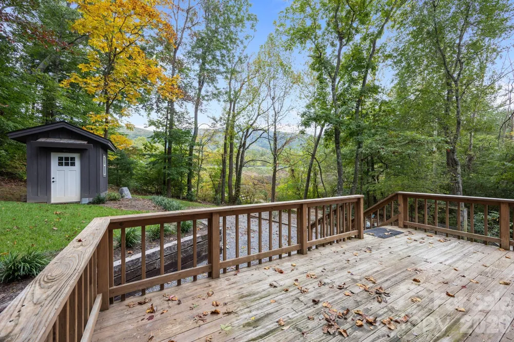 124 Lytle Cove Road Swannanoa, NC 28778