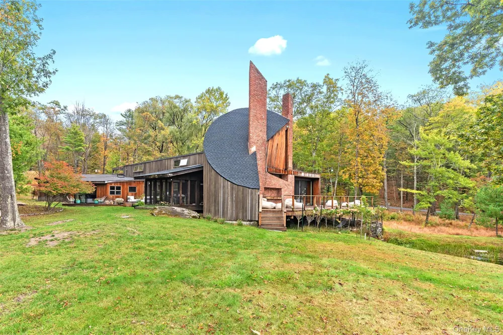 289 Upper Byrdcliffe Road Woodstock, NY 12498