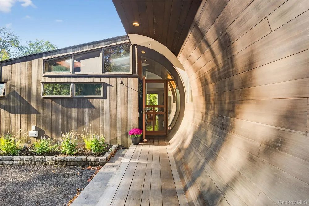 289 Upper Byrdcliffe Road Woodstock, NY 12498