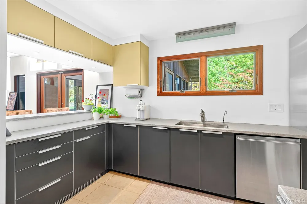 289 Upper Byrdcliffe Road Woodstock, NY 12498