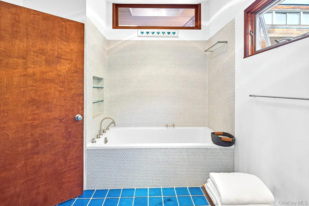 289 Upper Byrdcliffe Road Woodstock, NY 12498