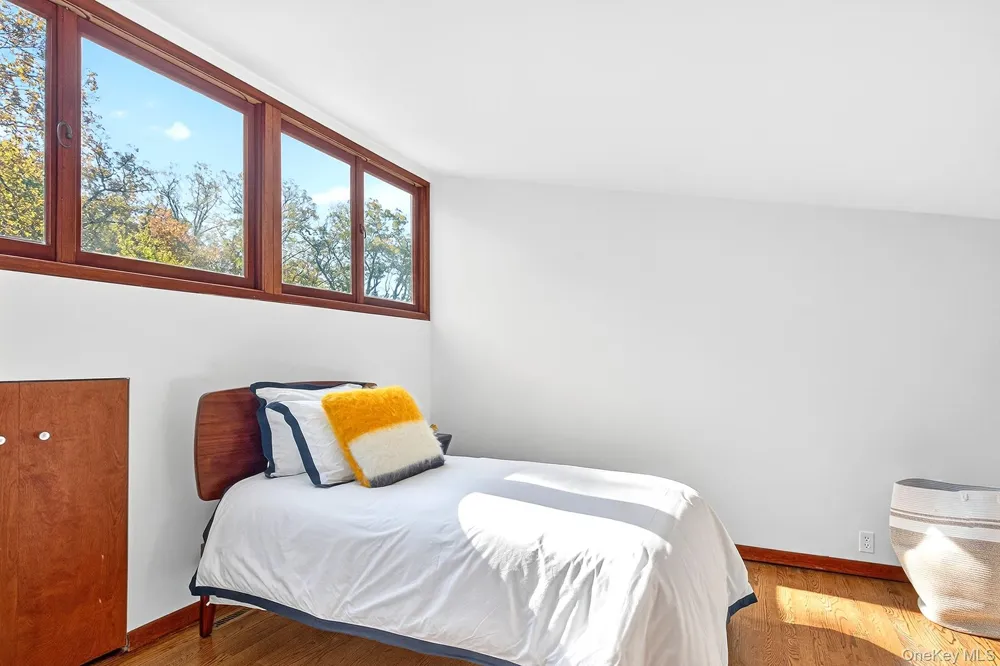 289 Upper Byrdcliffe Road Woodstock, NY 12498