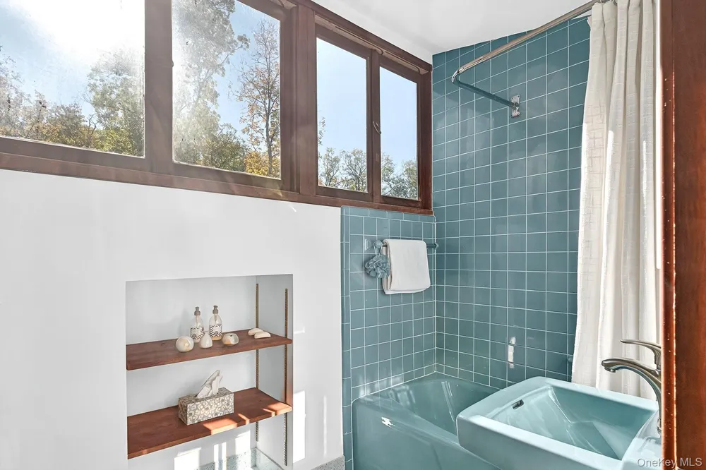 289 Upper Byrdcliffe Road Woodstock, NY 12498
