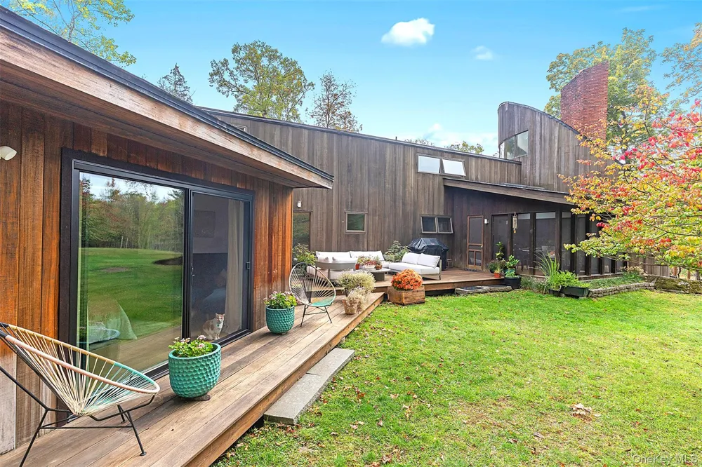 289 Upper Byrdcliffe Road Woodstock, NY 12498