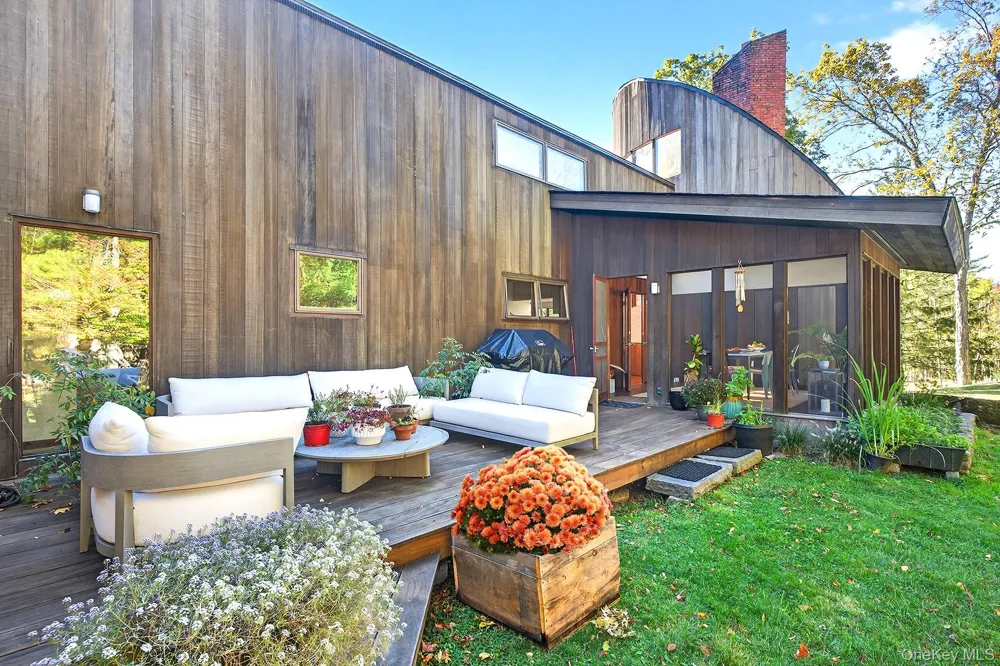 289 Upper Byrdcliffe Road Woodstock, NY 12498