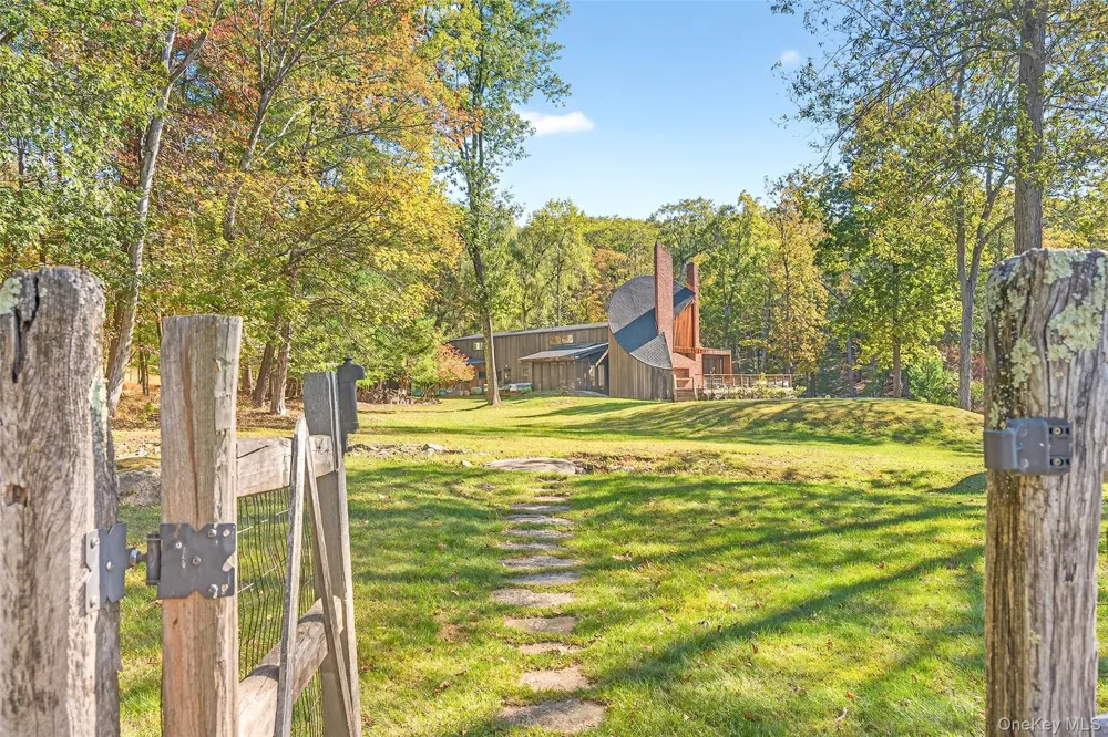 289 Upper Byrdcliffe Road Woodstock, NY 12498