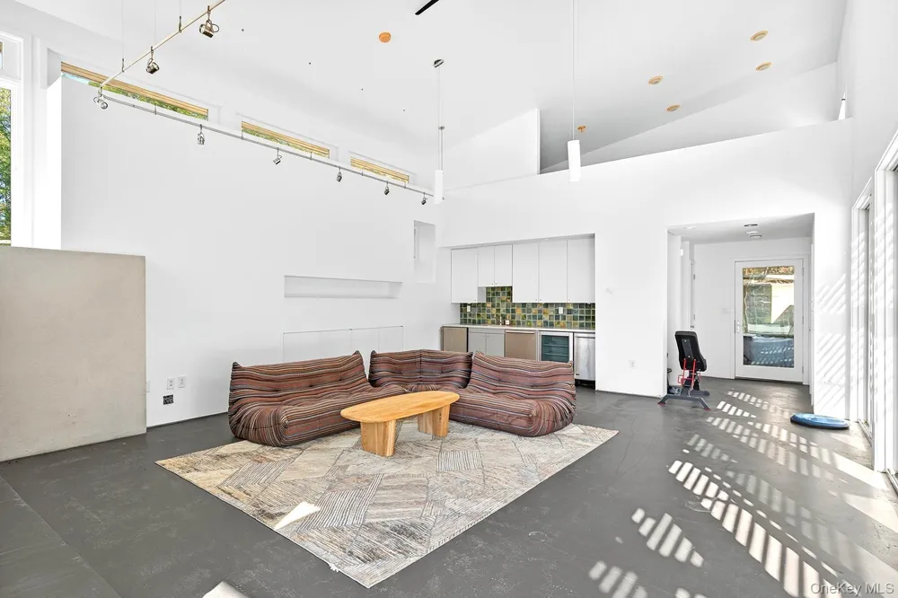 289 Upper Byrdcliffe Road Woodstock, NY 12498