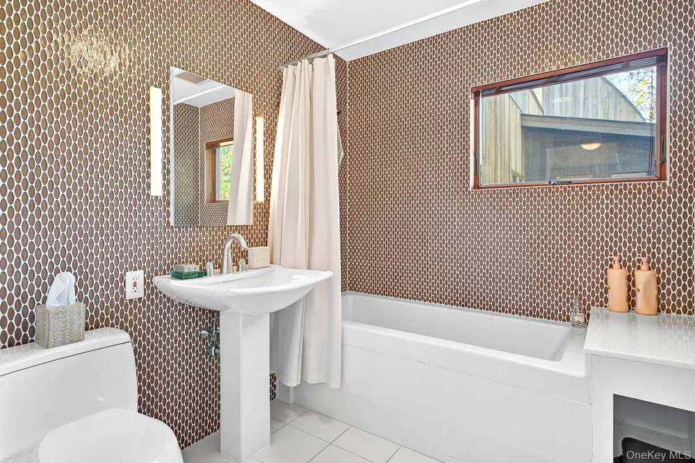 289 Upper Byrdcliffe Road Woodstock, NY 12498