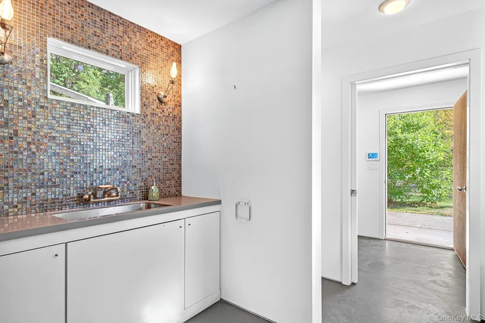 289 Upper Byrdcliffe Road Woodstock, NY 12498