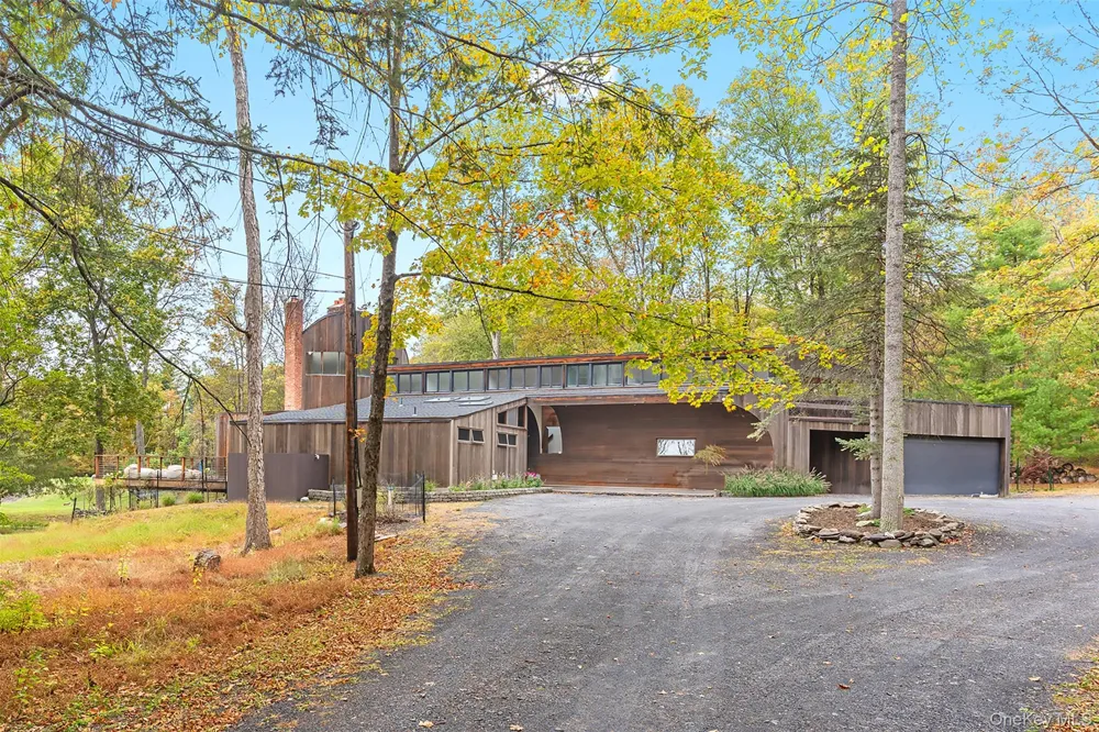 289 Upper Byrdcliffe Road Woodstock, NY 12498