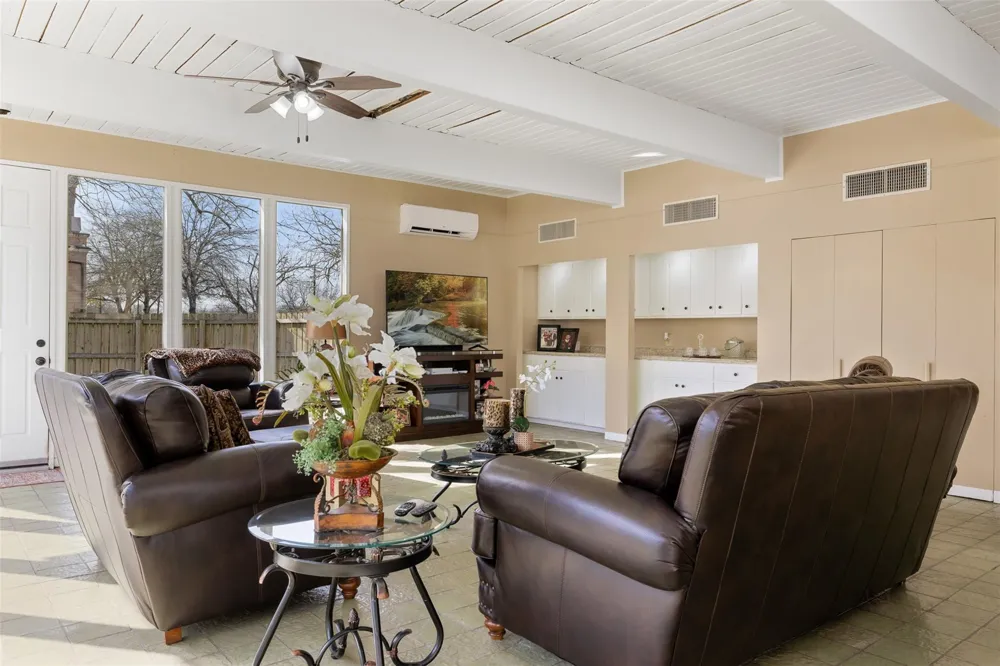415 Mechanic Street Weimar, TX 78962