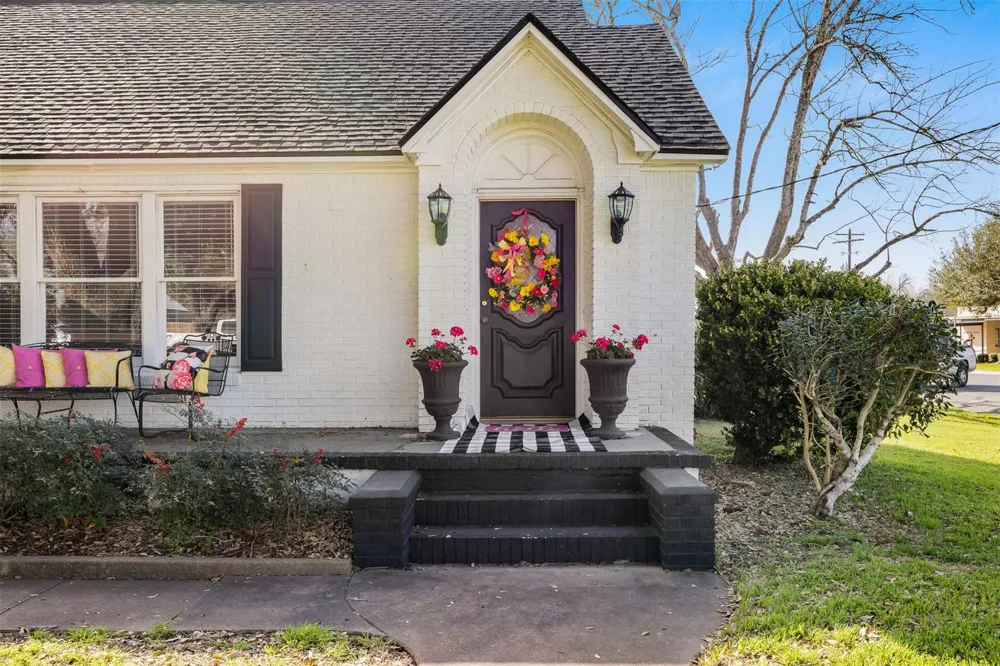 415 Mechanic Street Weimar, TX 78962