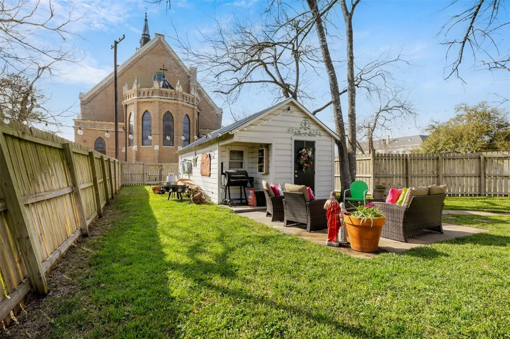 415 Mechanic Street Weimar, TX 78962