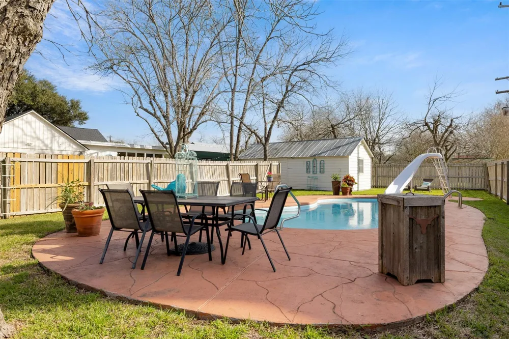 415 Mechanic Street Weimar, TX 78962