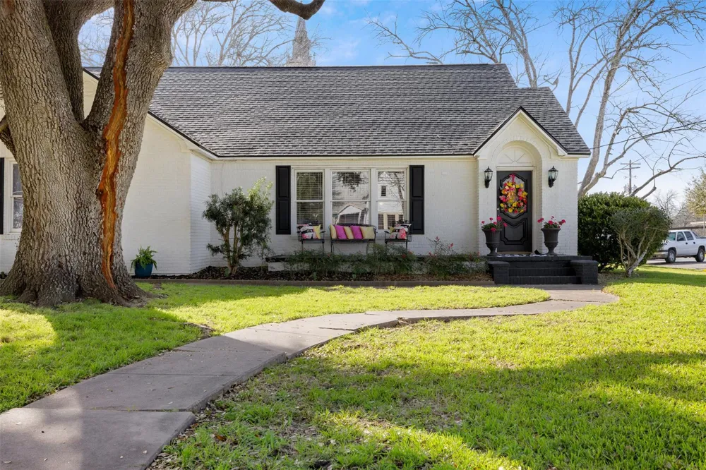415 Mechanic Street Weimar, TX 78962
