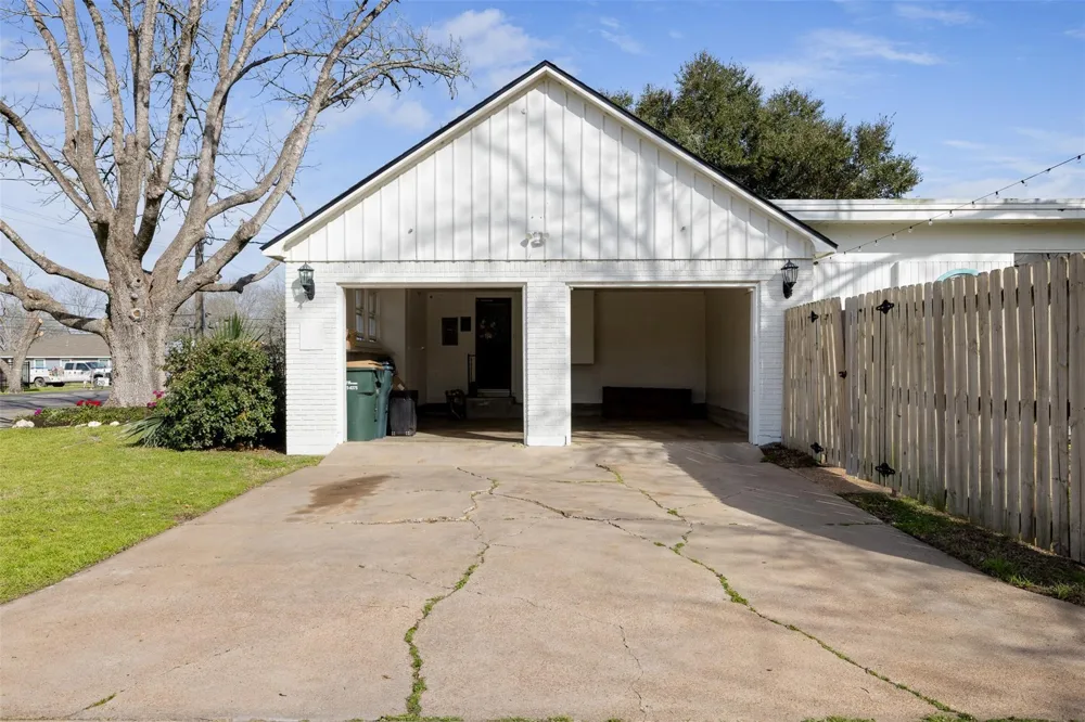 415 Mechanic Street Weimar, TX 78962