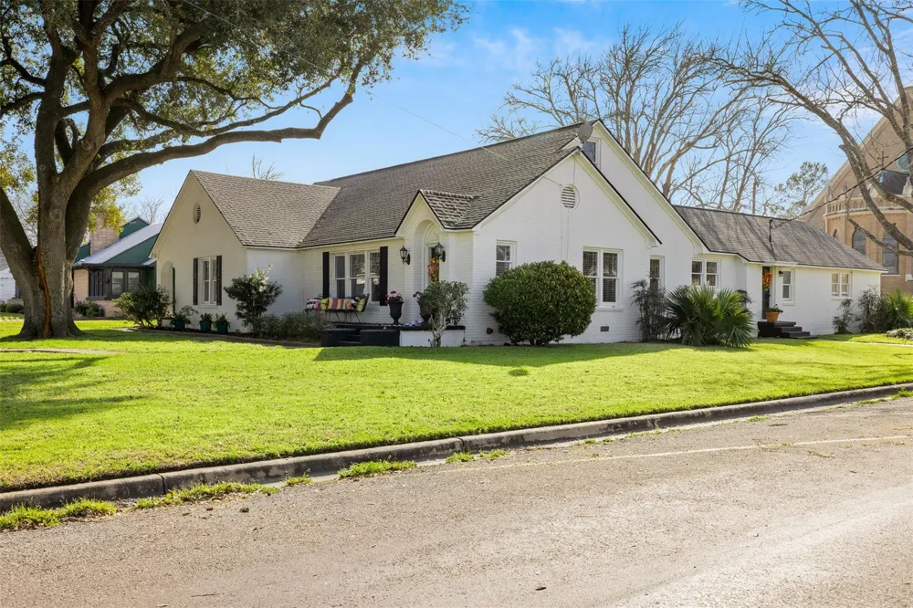 415 Mechanic Street Weimar, TX 78962