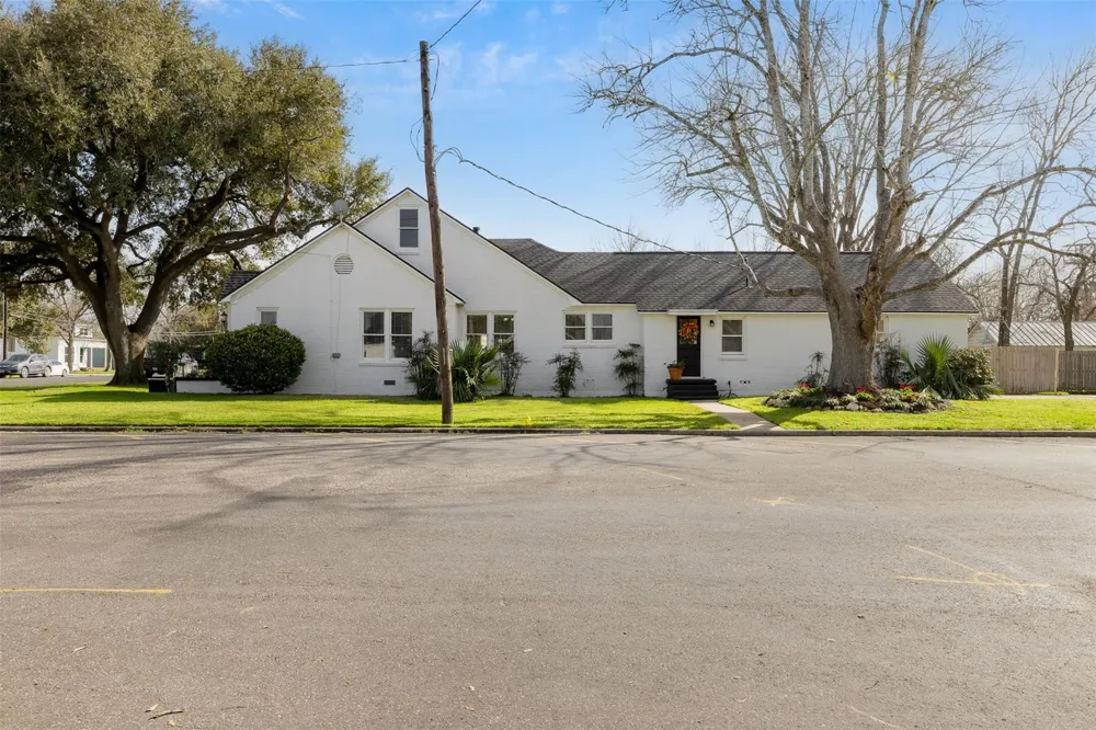 415 Mechanic Street Weimar, TX 78962