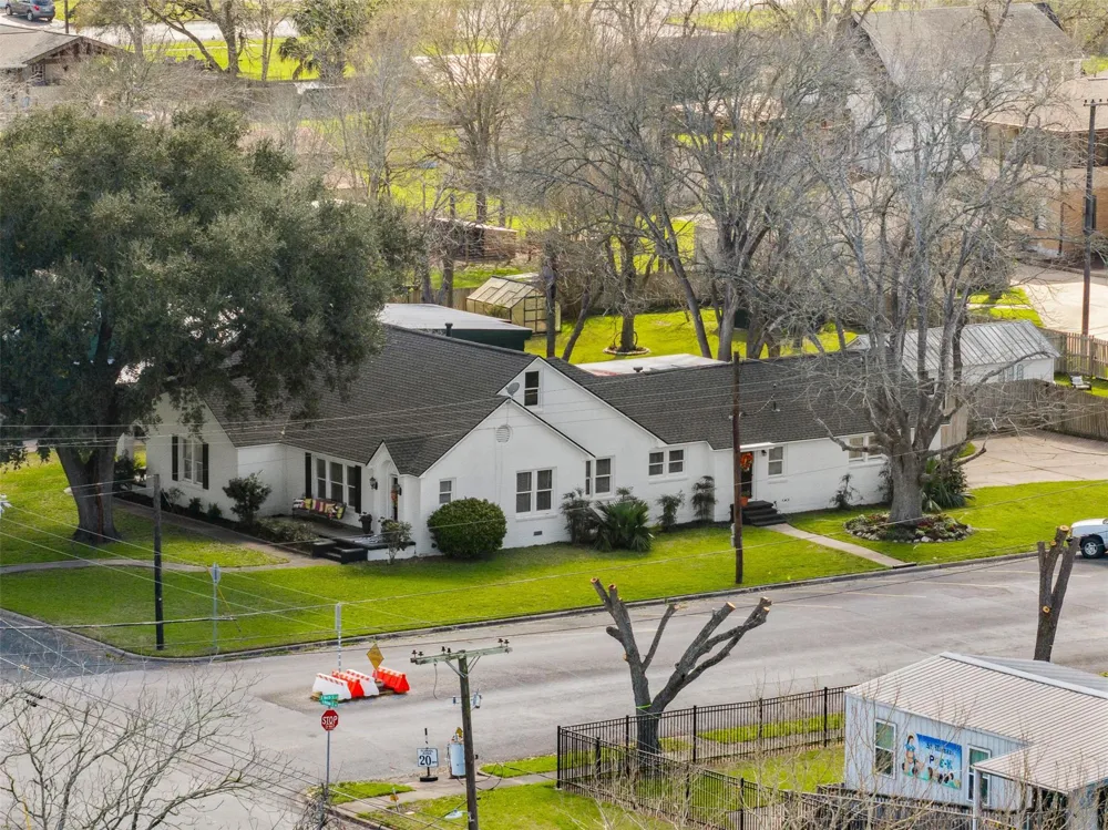 415 Mechanic Street Weimar, TX 78962