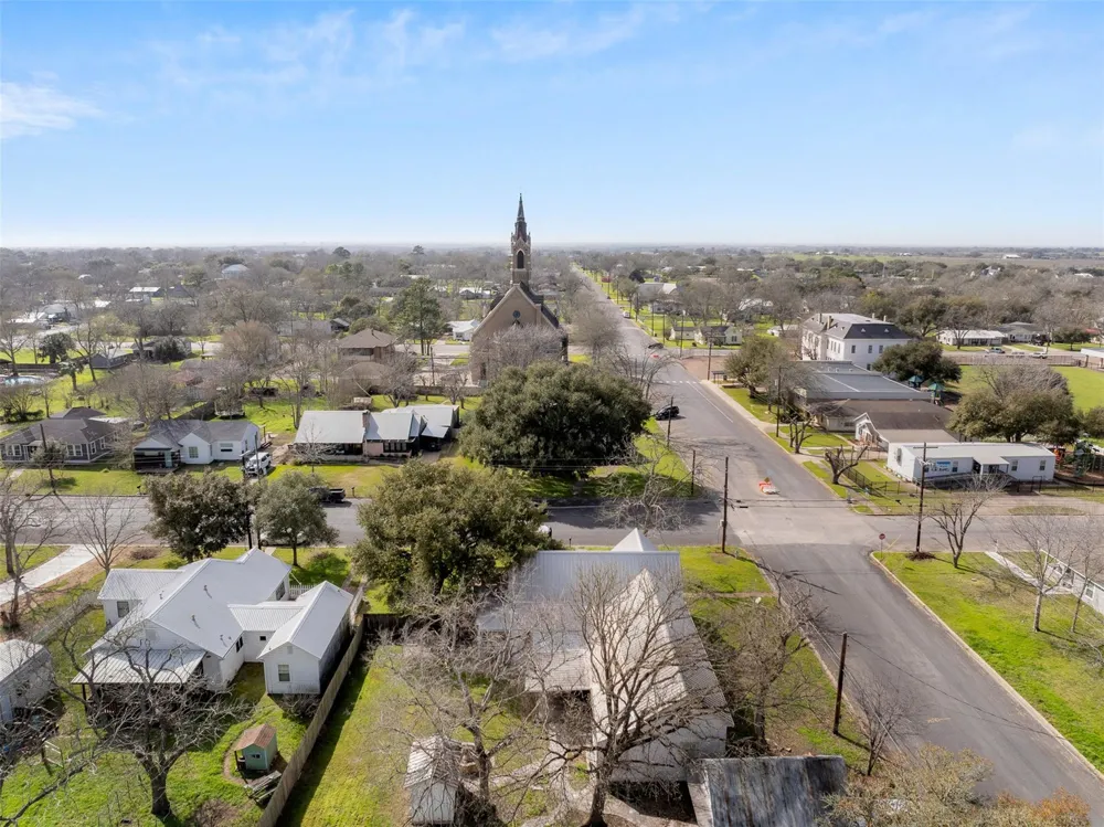 415 Mechanic Street Weimar, TX 78962