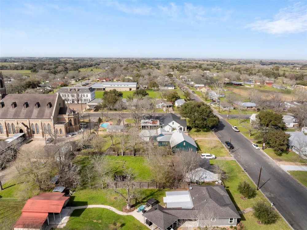 415 Mechanic Street Weimar, TX 78962