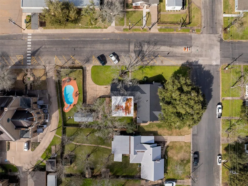 415 Mechanic Street Weimar, TX 78962